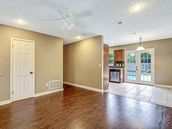 3rd image of 325 Palmwood Ct