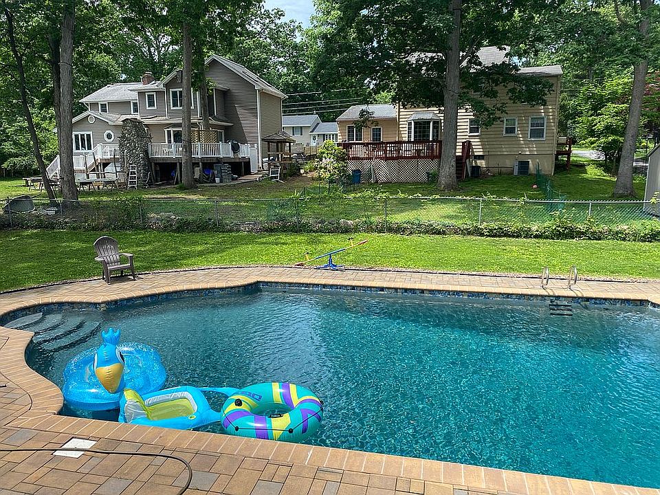 1st image of 103 Beechwood Dr