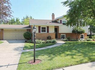 232 S Illinois Dr, Arlington Heights, IL
