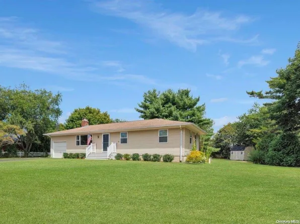 2880 Delmar Drive, Laurel, NY 11948