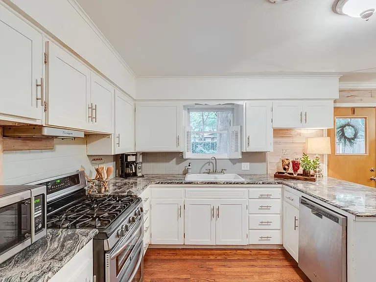 2515 Sherwood St — Photo 17