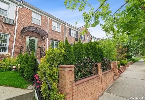 2nd image of 139-19 Pershing Cres