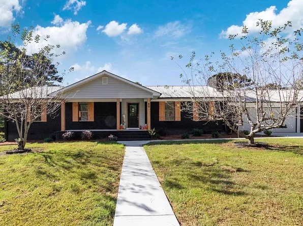 89 Lake Dr, Scottsboro, AL 35769