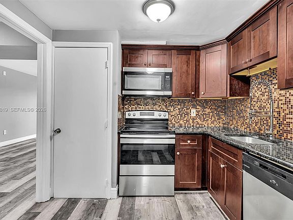 3rd image of 4158 Inverrary Dr APT 503