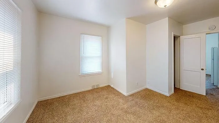 216 Hill St — Photo 4