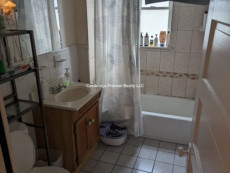 44 Easton St #2E — Photo 8