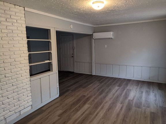 2nd image of 3010 Tanglewood St