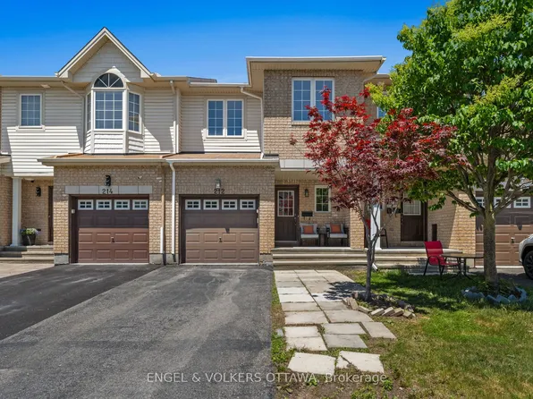 212 Macoun Cir, Ottawa, ON K1T 0H9