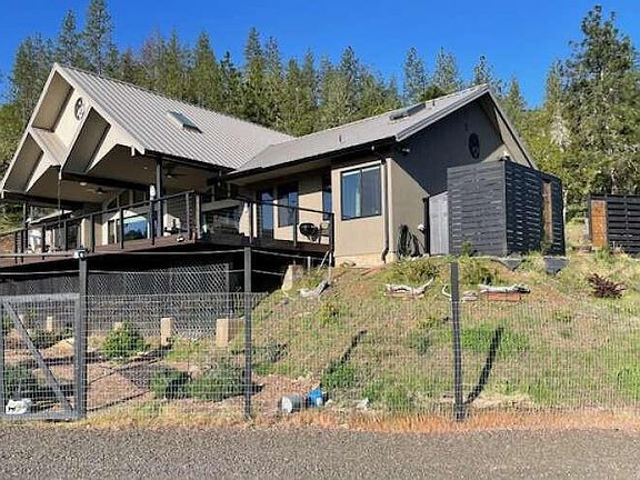 3rd image of 693 Ironwood Dr