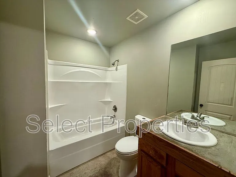 1215 Haltom St #B — Photo 9