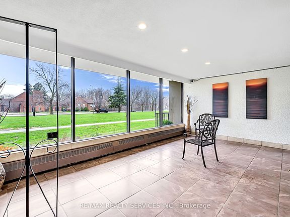 4th image of 180 Markham Rd #1701