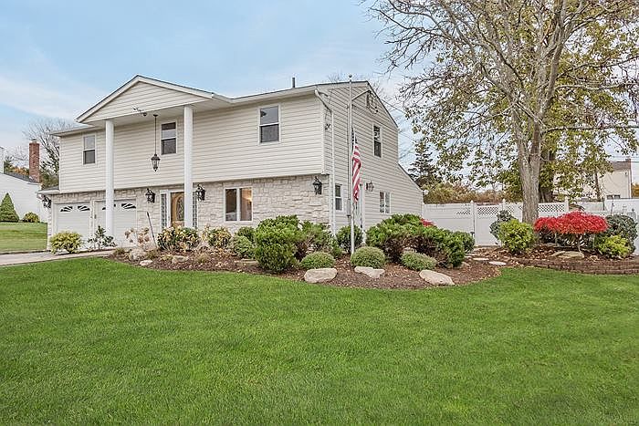 1st image of 31 Mosby Dr