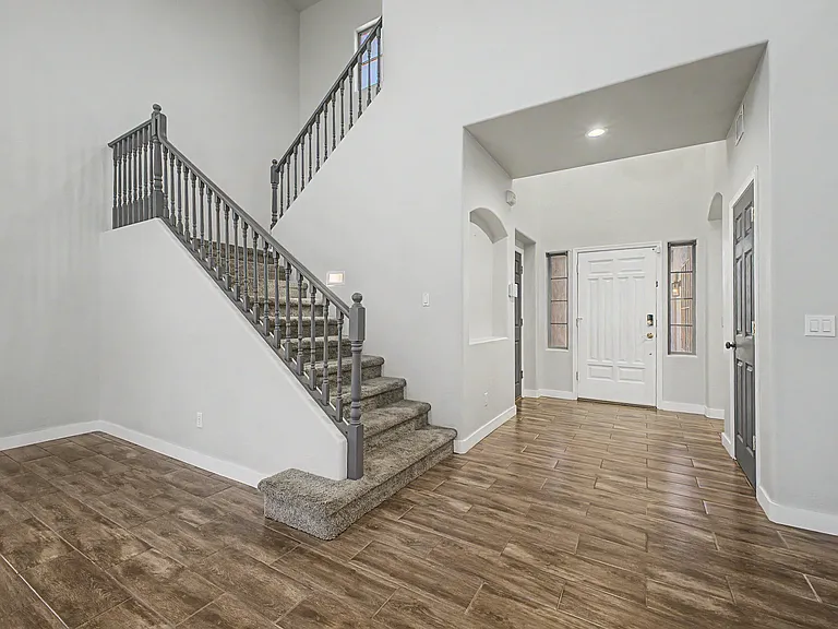 17446 W Yavapai St — Photo 5