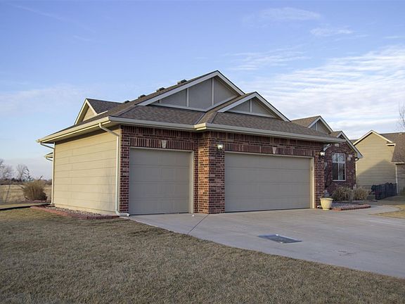 3rd image of 404 Woodside Ct