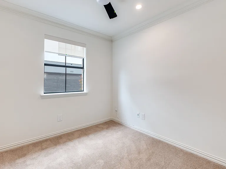 5804 Hudson St #B — Photo 16