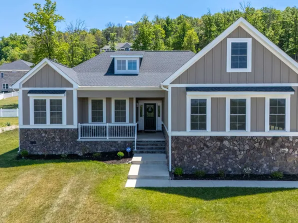 45 Rolling Oaks Dr, Fishersville, VA 22939