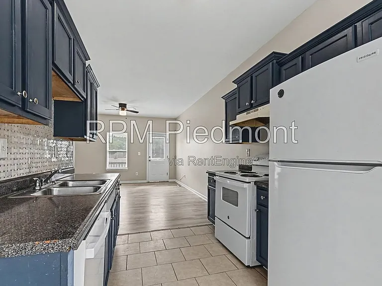 753 Prince Pl NW — Photo 8