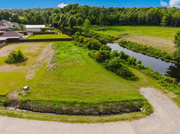 323 Buccaneer Rd, Gray, LA 70359