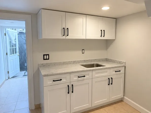 (undisclosed Address), Central Islip, NY 11722