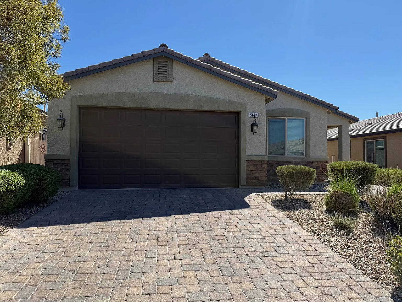 4 bed, 2.0 bath, 1828 sqft, $2,050 — Photo 2