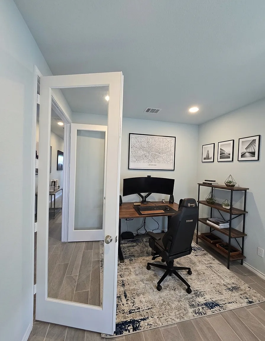 4 bed, 2200 sqft, $2,850 — Photo 2