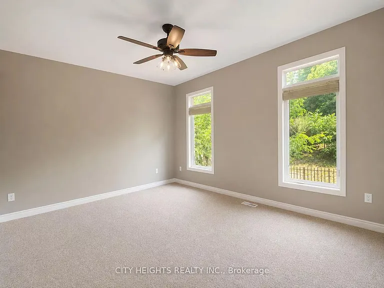 555 Grasslands Ct — Photo 33