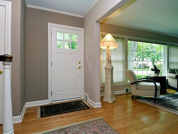 3rd image of 522 S Bristol Ln