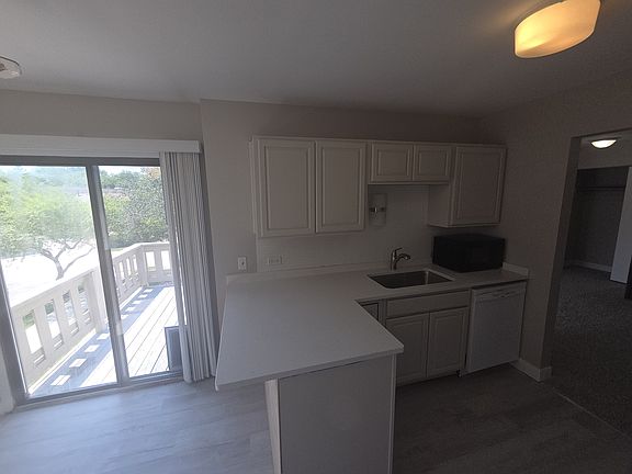 5th image of 299 Pembridge Ln Unit D2