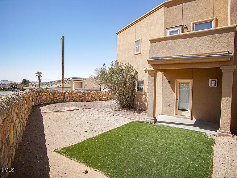 528 Green Village Ct #B — Photo 26