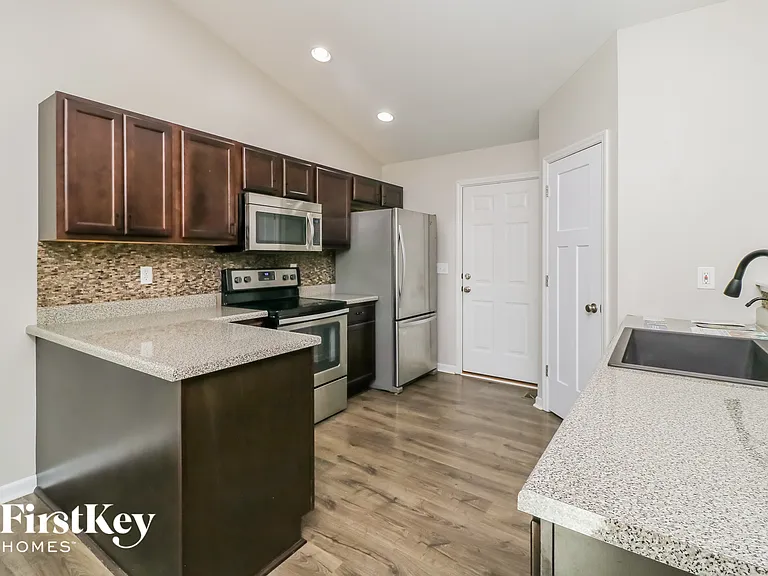 163 Briarwood Dr — Photo 6