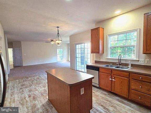 4th image of 6 Saint Stephens Ct