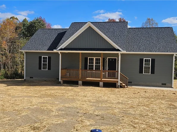 3 E Courthouse Rd, Blackstone, VA 23824