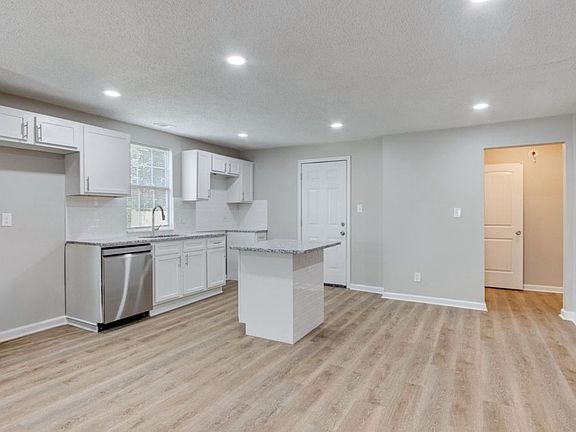 4th image of 2904 Barron Ave