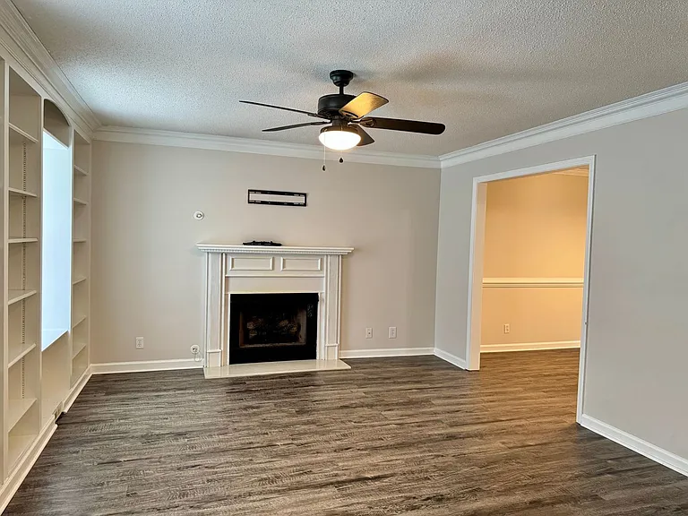 1349 Jenny Ln — Photo 5
