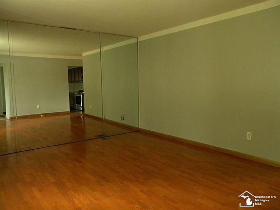 5th image of 12266 Manor Dr