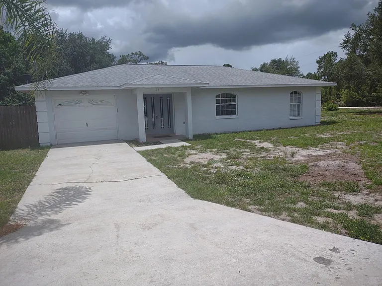 867 Lake Betty Dr — Photo 2