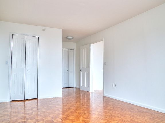 5th image of 350 W 43rd St APT 40E