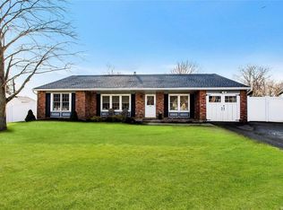 40 Inverness Rd, Holbrook, NY 11741