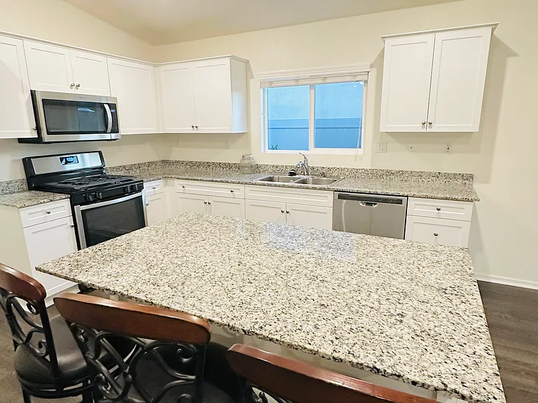 1338 Division Ct — Photo 6