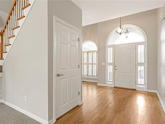3rd image of 5015 Hyde Way