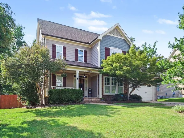 1113 Hollymont Dr, Holly Springs, NC 27540