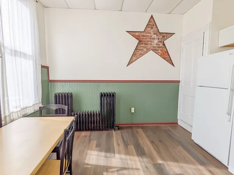 424 N Mechanic St — Photo 11