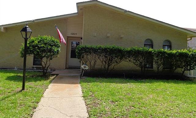 1st image of 4221 Mayflower Dr