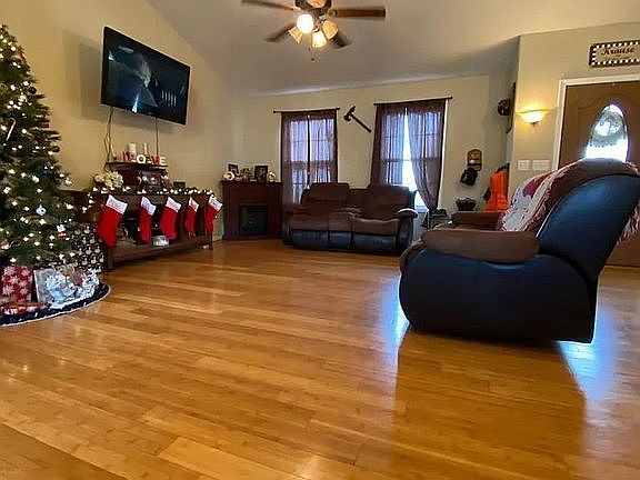 4th image of 174 Lyle Curtis Cir