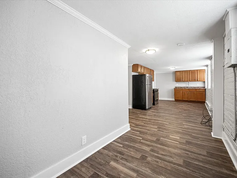 107 NE Roanoke Ave #L2 — Photo 4