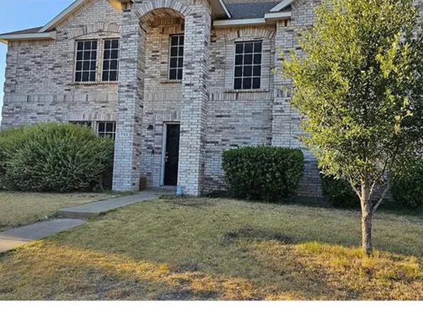 702 Locustberry Dr, Red Oak, TX 75154