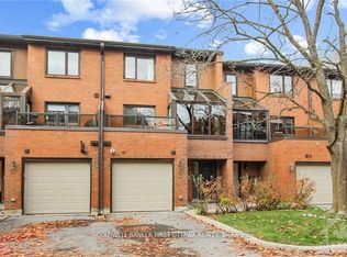 635 Richmond Rd #28, Ottawa, ON K2A0G6