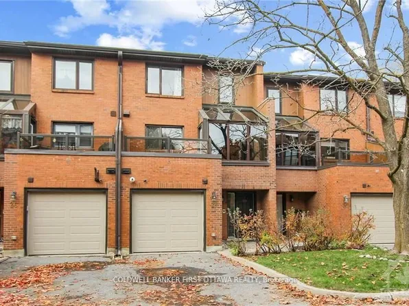 635 Richmond Rd #28, Ottawa, ON K2A 0G6