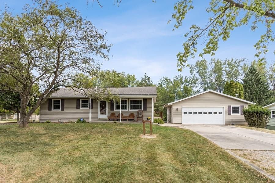 1st image of 3278 Whitesand Dr NE