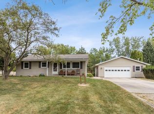 3278 Whitesand Dr NE, Solon, IA 52333
